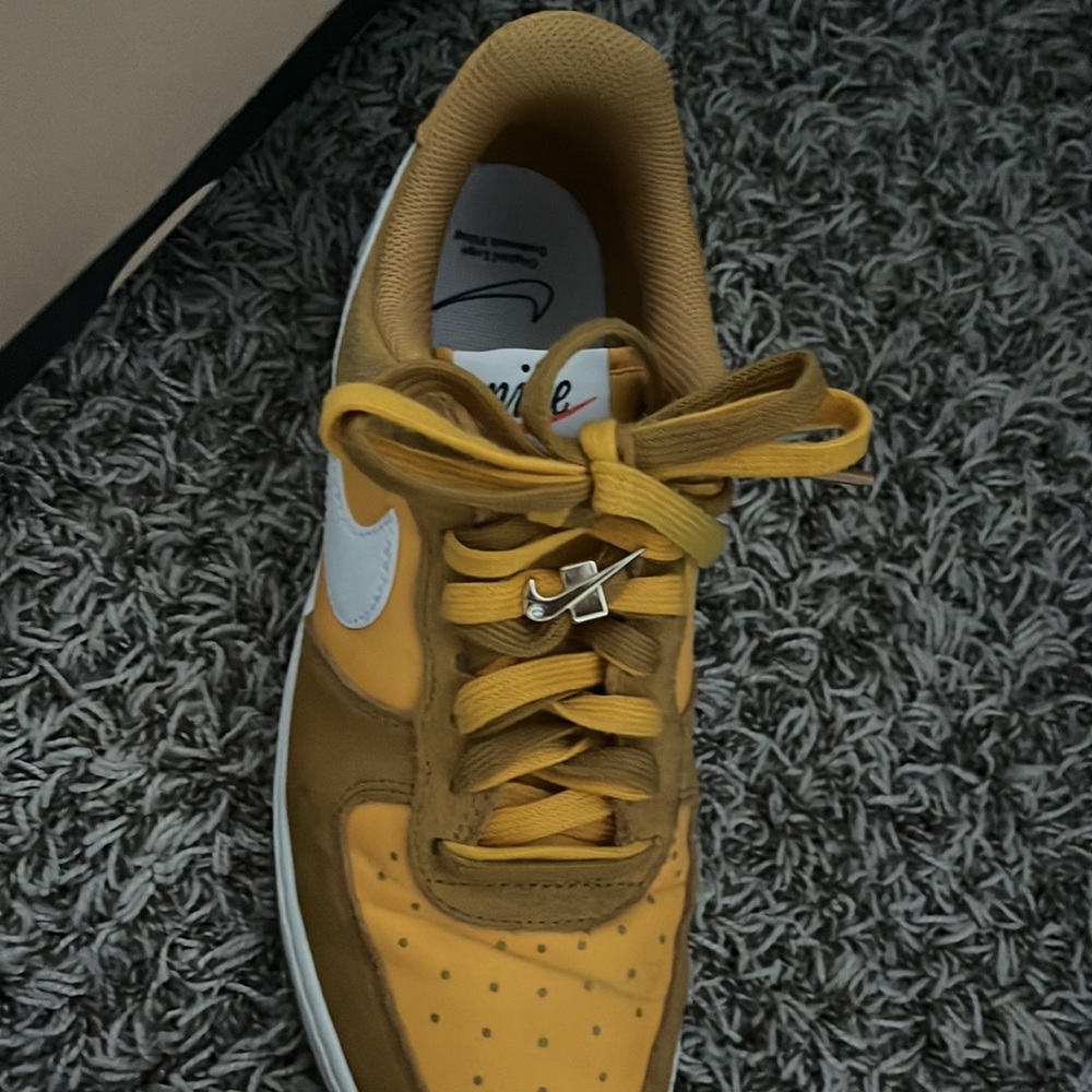 Air Force 1 University Gold Gum - Picture 2 of 3